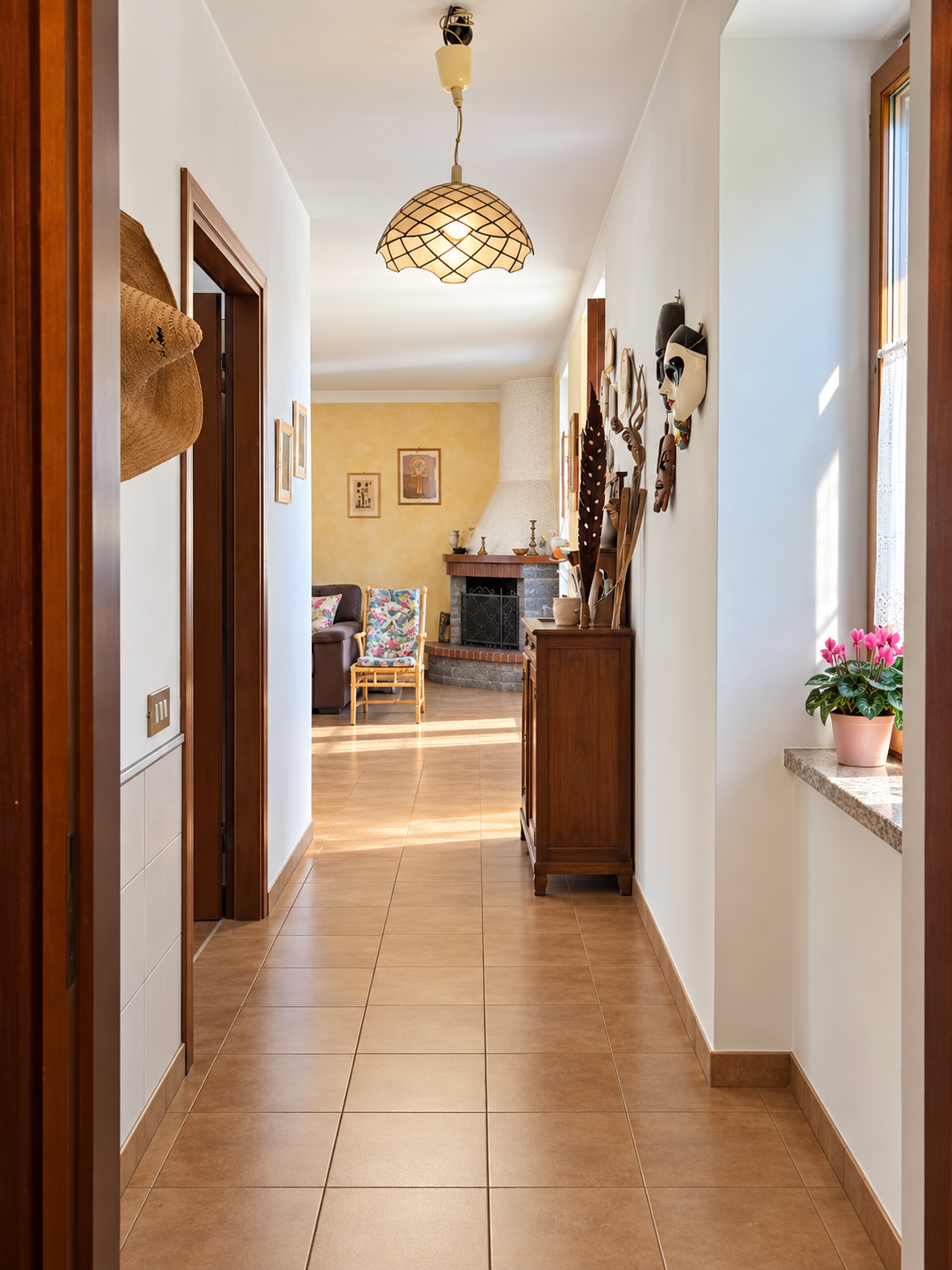 Sesto Calende, Sant’Anna – Ampio e luminoso trilocale all’ultimo piano con camino e balcone